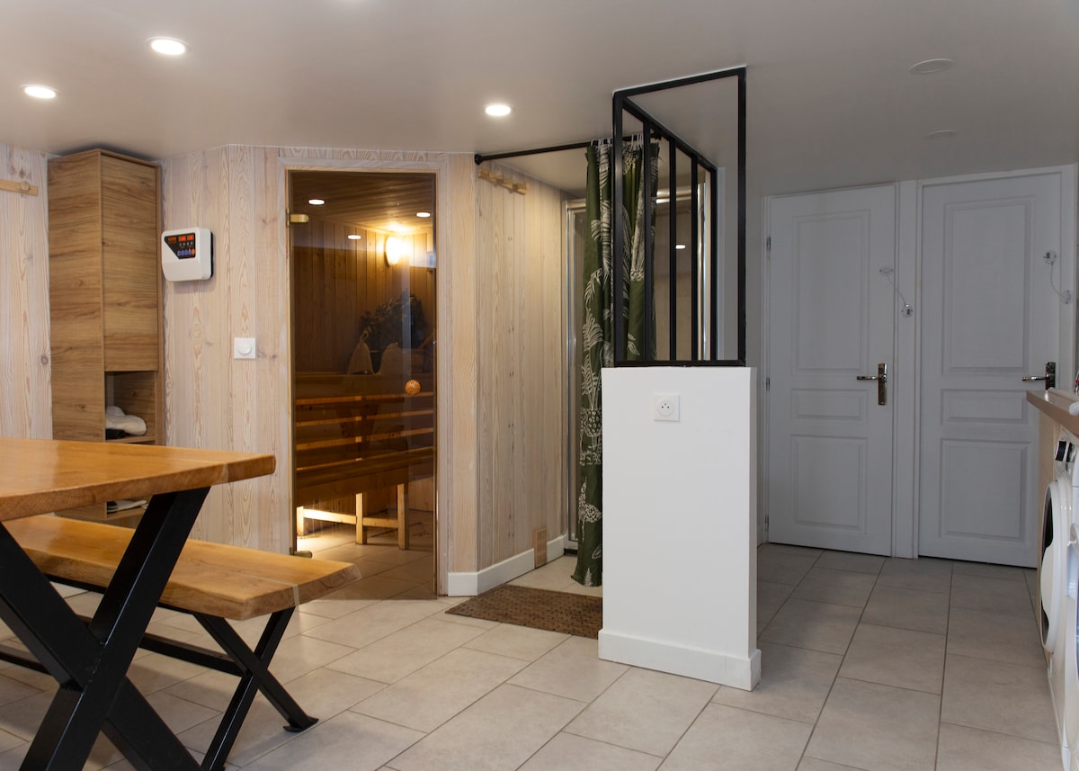 Entrée — Entrée moderne avec sauna et cuisine