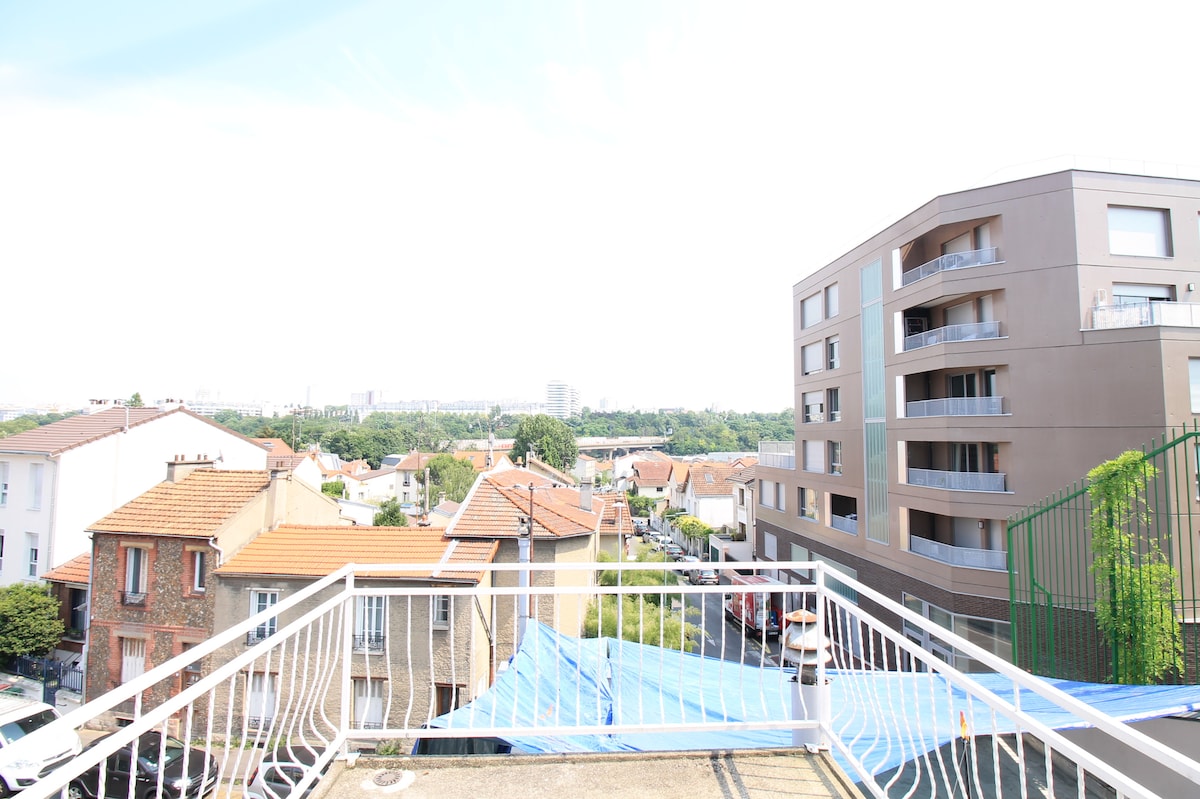 Balcon & terrasse — Vue panoramique sur quartier résidentiel urbain
