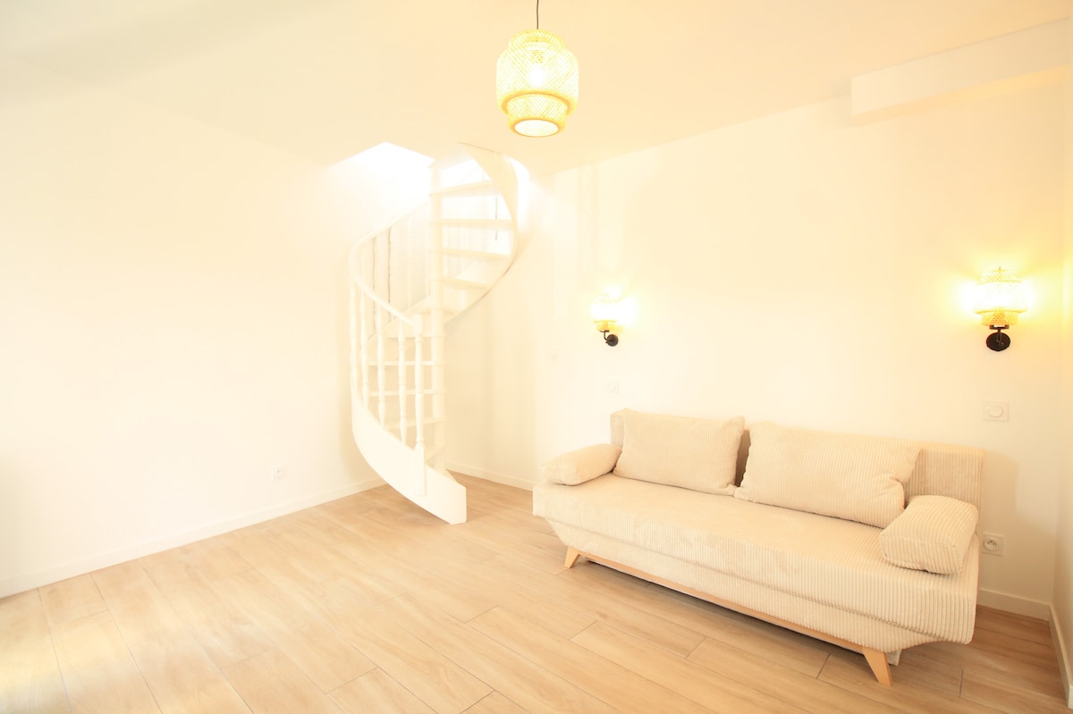 Salon & séjour — Salon lumineux avec canapé beige clair