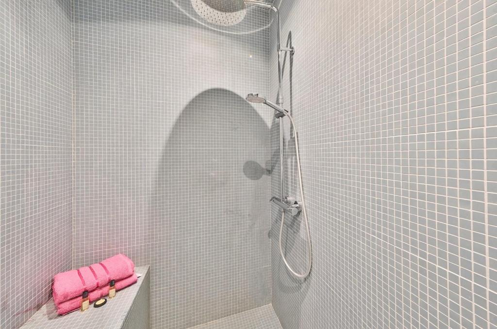 Salle de bain — Douche en mosaïque
