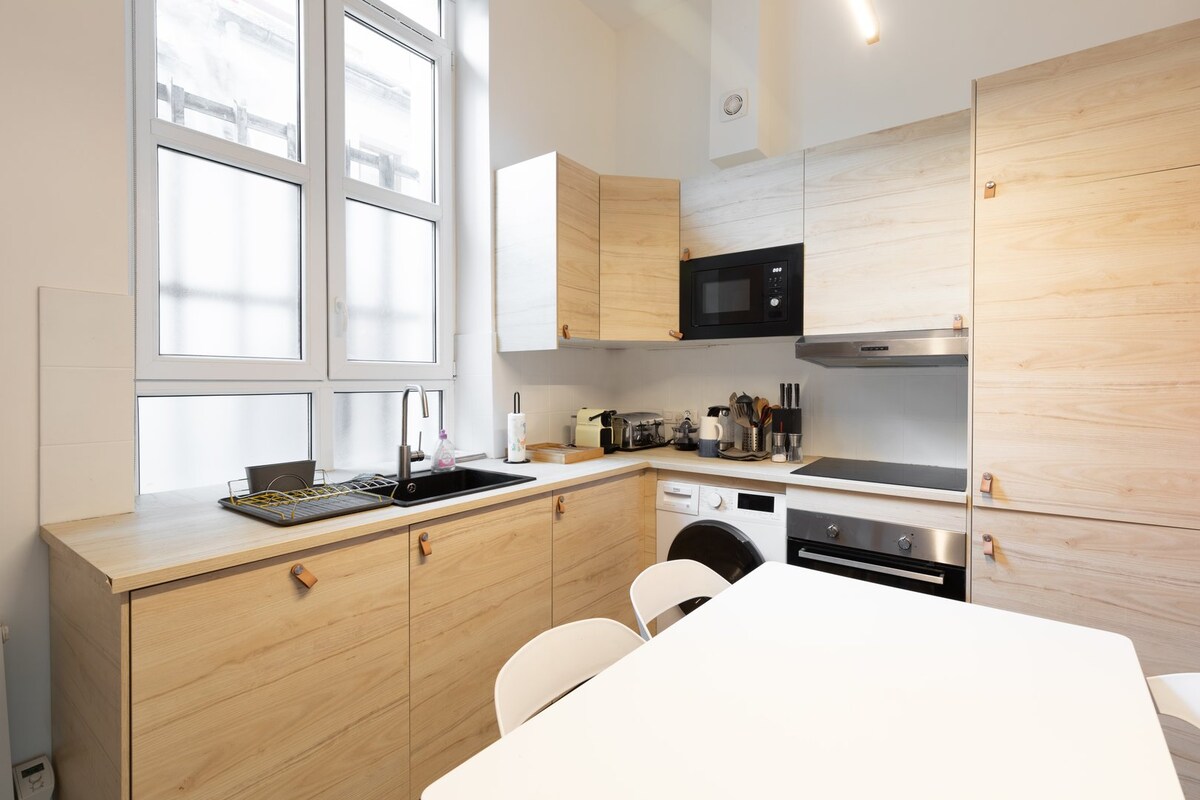 Cuisine — Cuisine moderne avec meubles bois clair