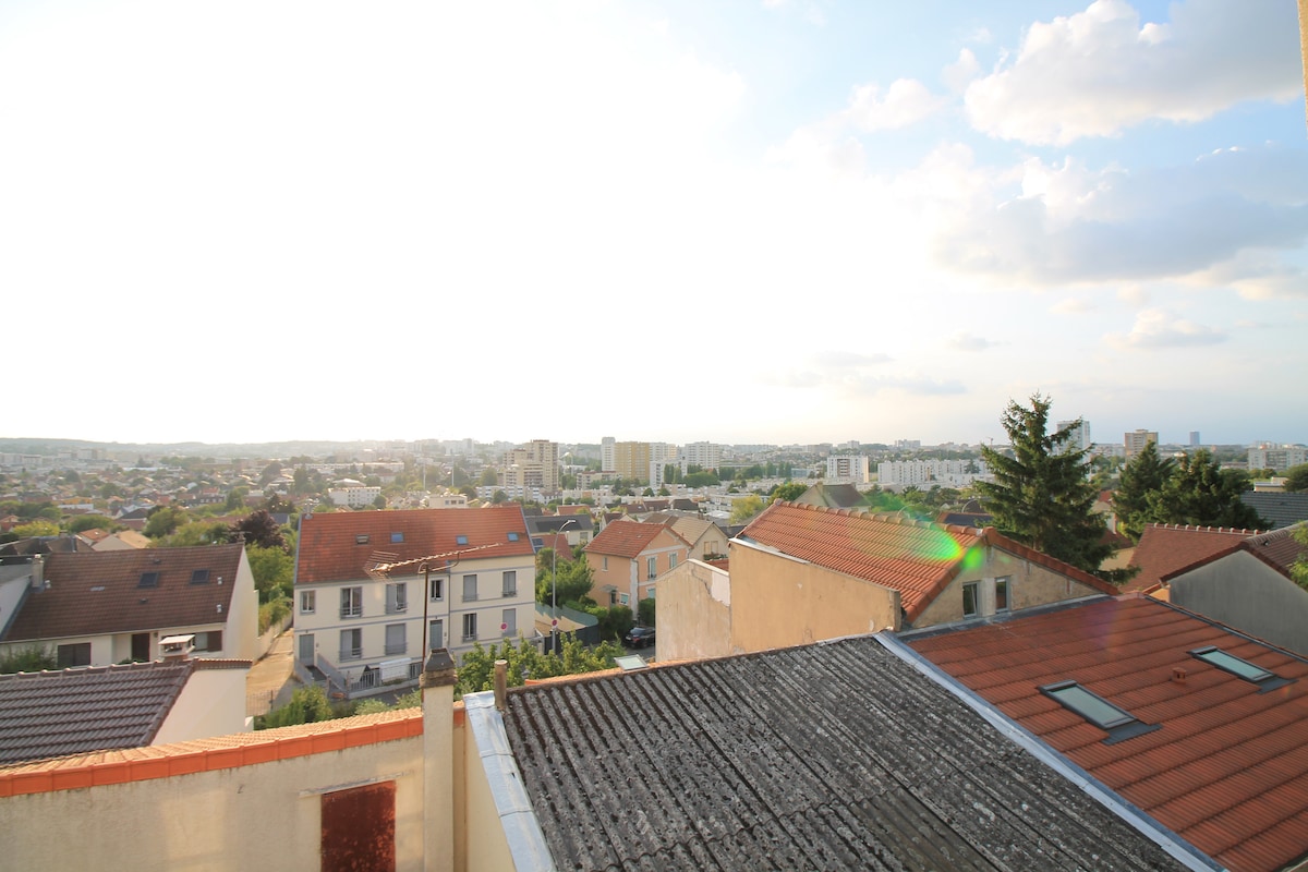 Vues — Panorama urbain depuis toiture résidentielle