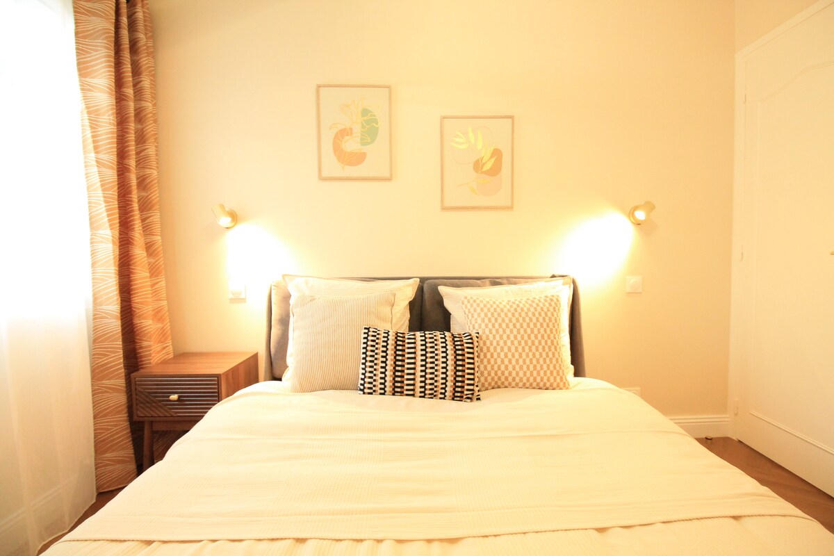 Chambres — Chambre avec lit double et éclairage