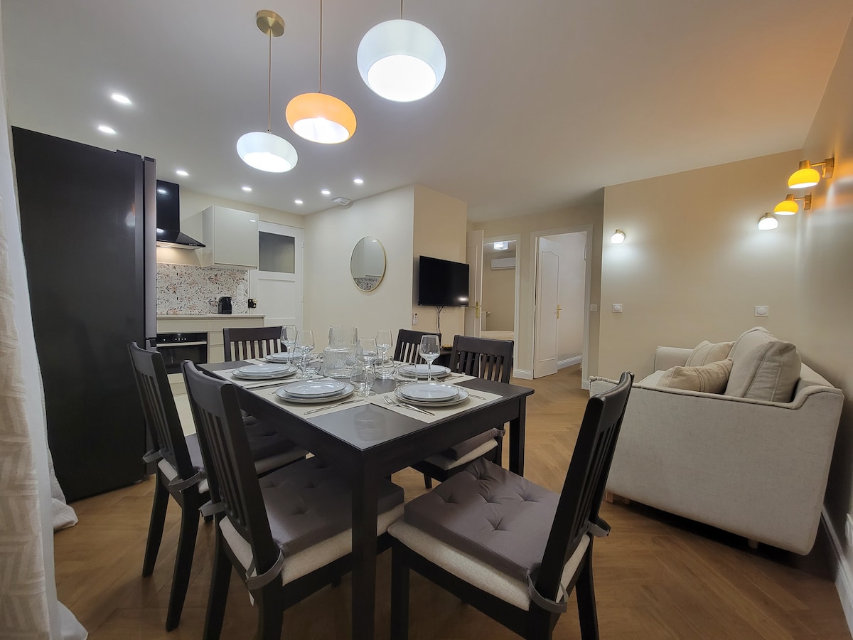 Salon & séjour — Espace ouvert avec salle à manger intégrée