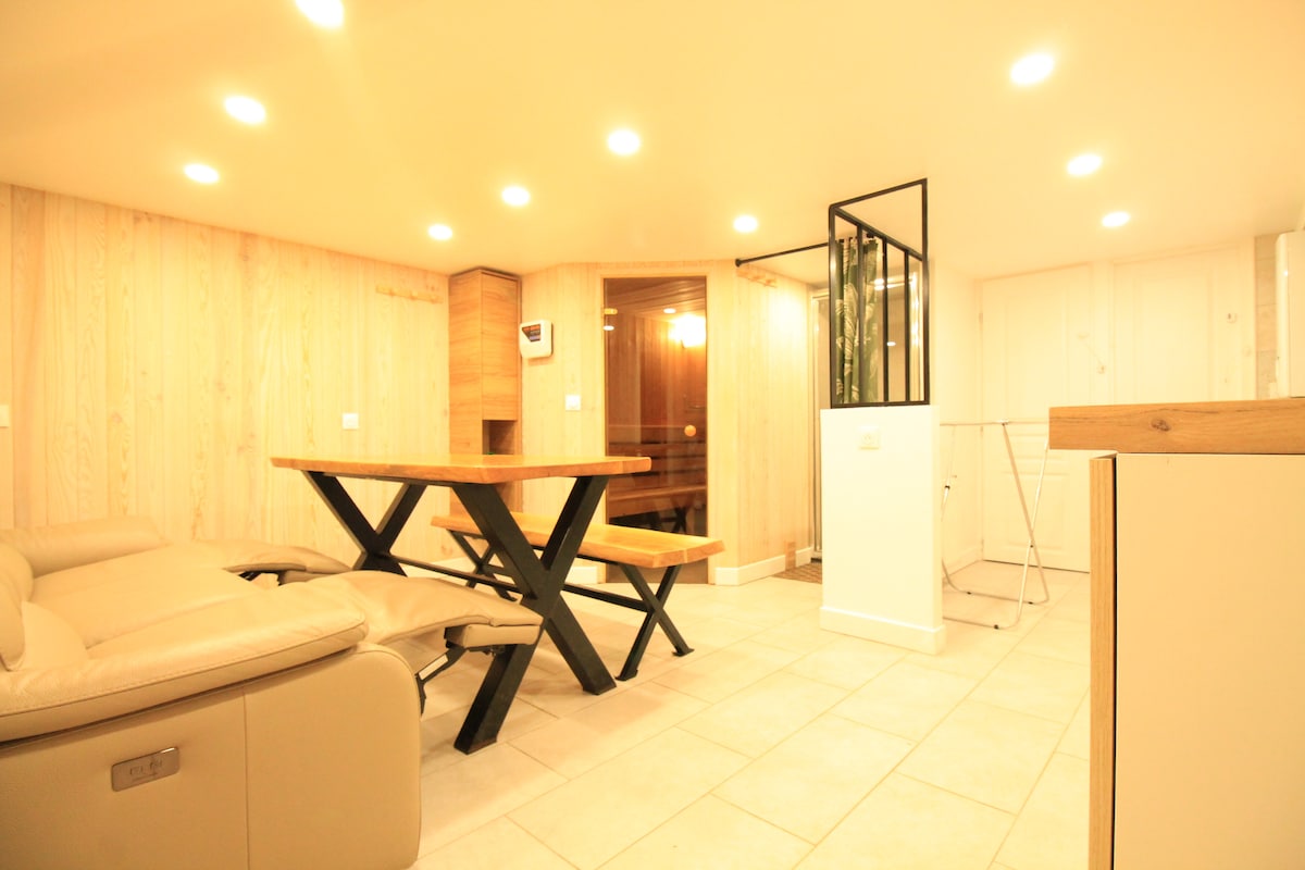 Et aussi — Espace wellness avec sauna intérieur luxueux