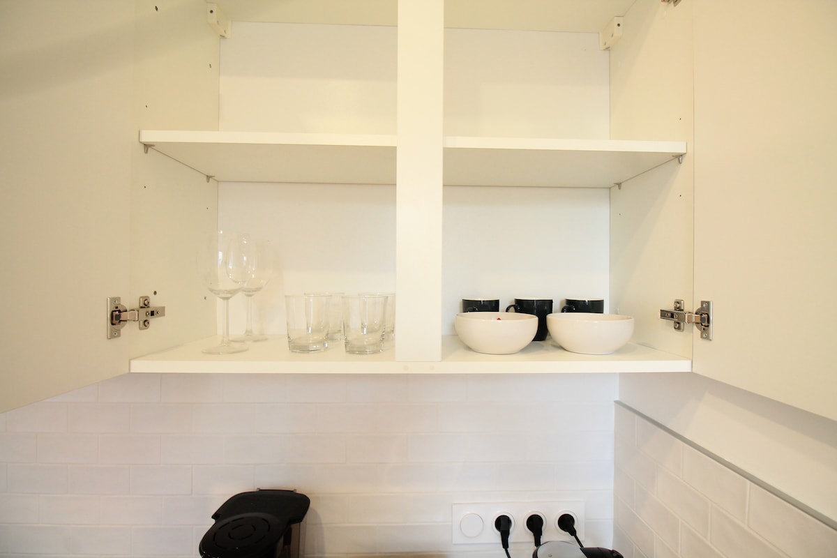 Salle de bain — Salle de bain moderne avec double vasque blanche
