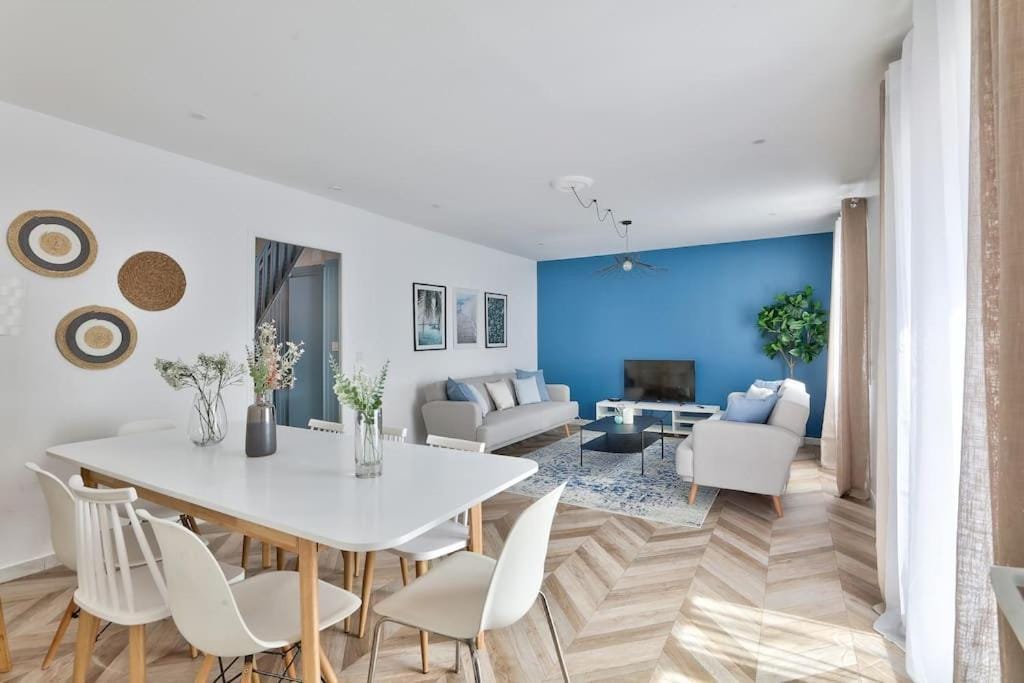 10 couchages · Lit bébé · 93800 Épinay-sur-Seine