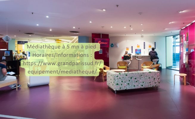 Bâtiment — Médiathèque moderne avec accueil et espace public