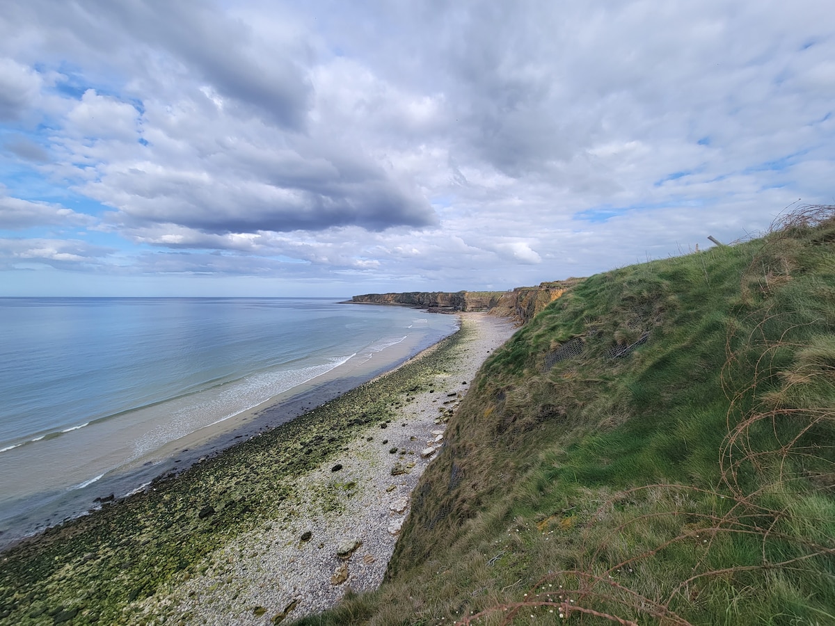 Extérieur — Falaise côtière avec plage et mer