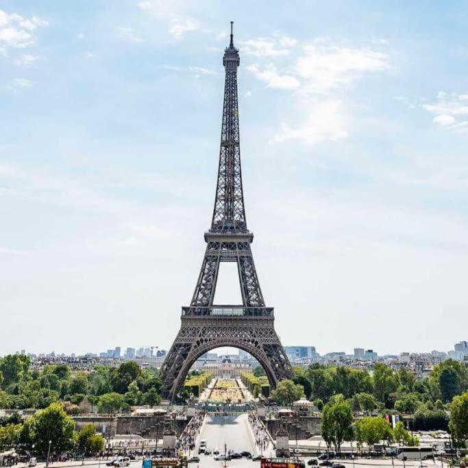 Vues — Panorama urbain, ciel dégagé, perspective lointaine