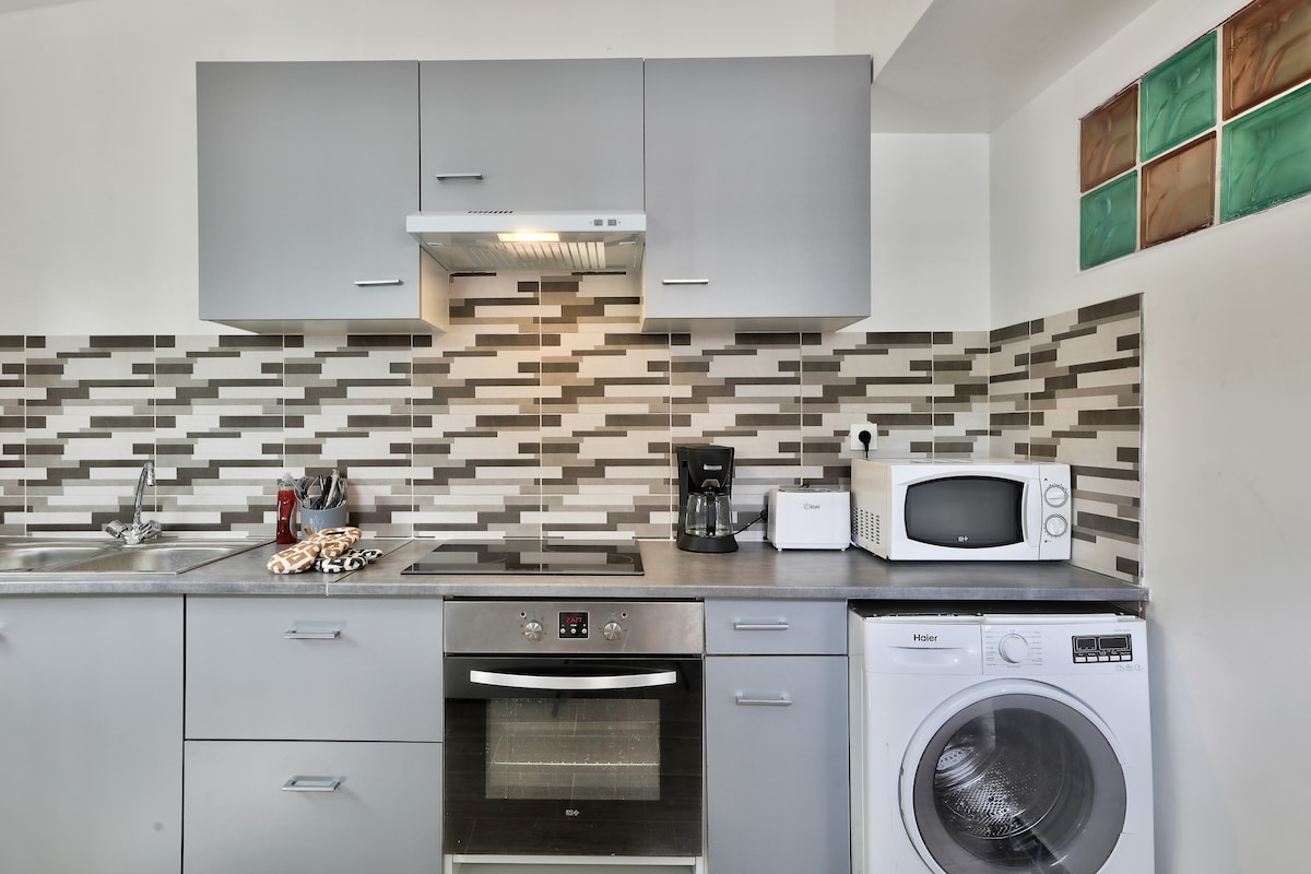Cuisine — Cuisine moderne avec appareils électroménagers
