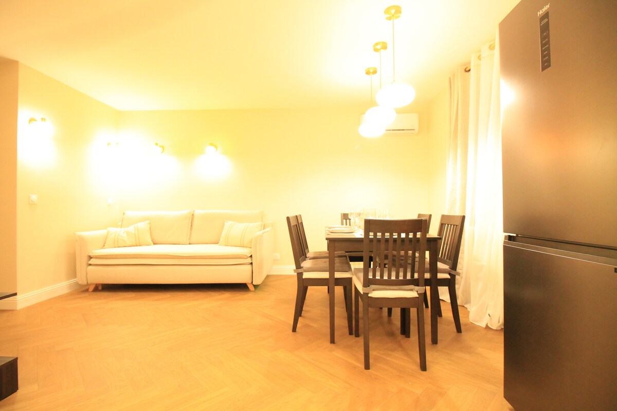 Salon & séjour — Salon moderne avec canapé et table à manger
