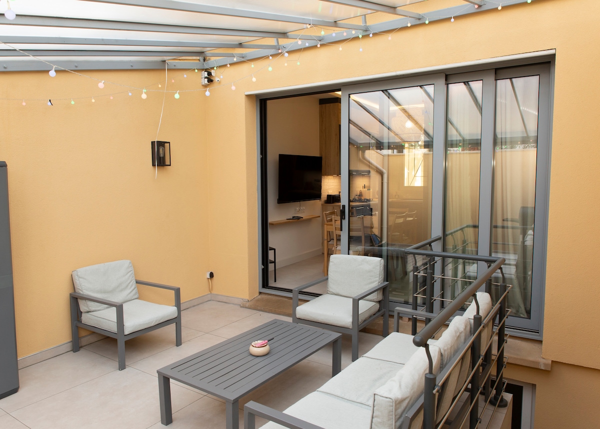 Balcon & terrasse — Terrasse couverte avec mobilier de détente